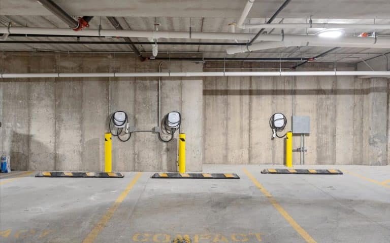Flats at 402 Madison Parking Electric charging